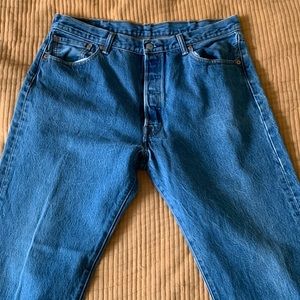 Vintage Levi’s 501 38 x 30 button fly